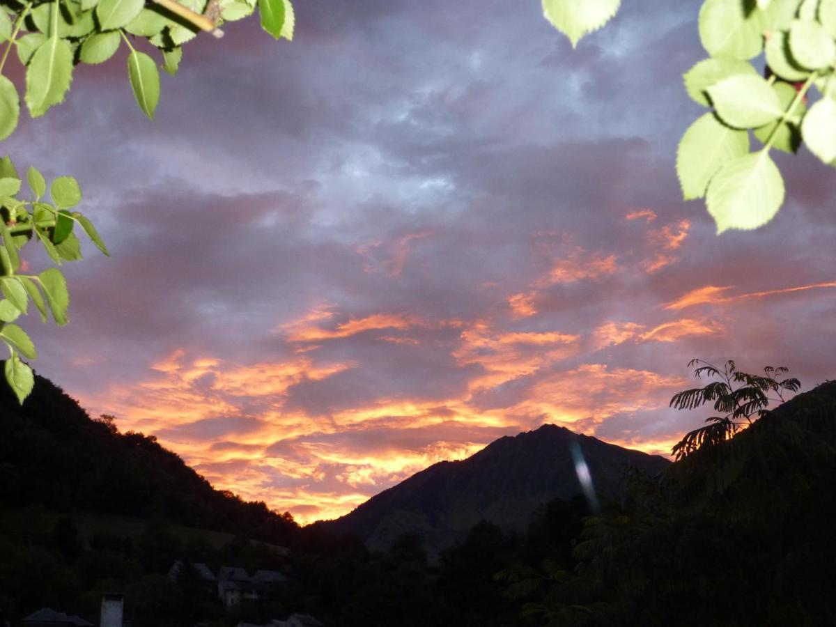Appartement Rez De Jardin Luz-Saint-Sauveur Bagian luar foto